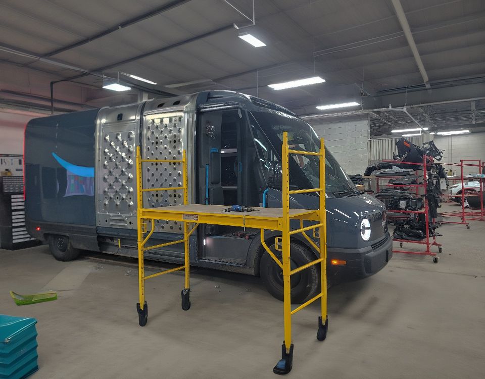 Amazon-Van-getting-auto-body-repair-at-Axelrod-Fleet-Service-Cleveland