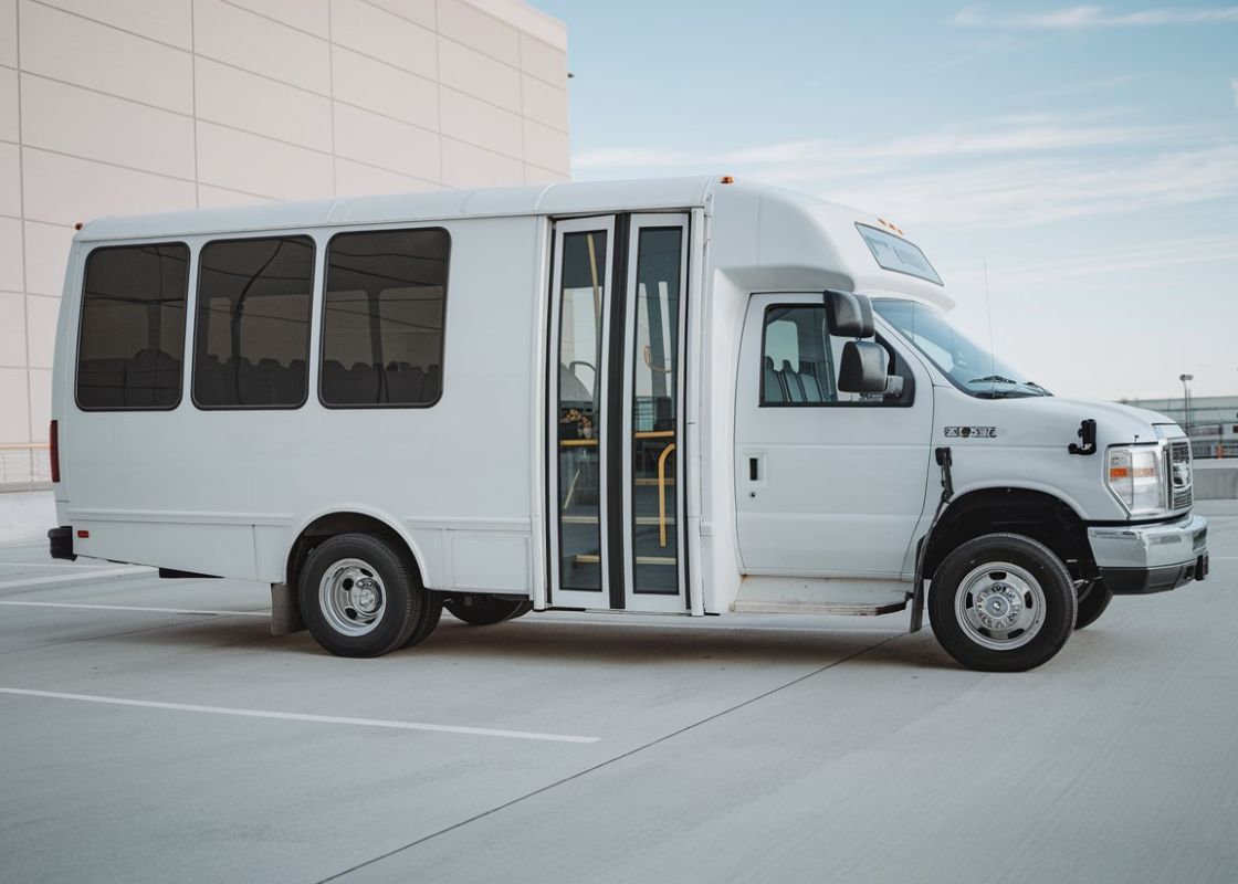 Shuttle-Bus-auto body and collision repair